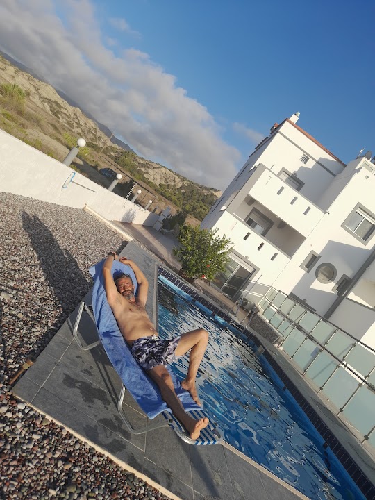 White Pearl Apolakkia