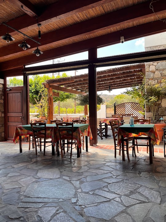 Pelecanos Taverna