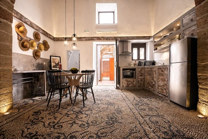 Watch our Παραδοσιακό Σπίτι Κοσκινού review